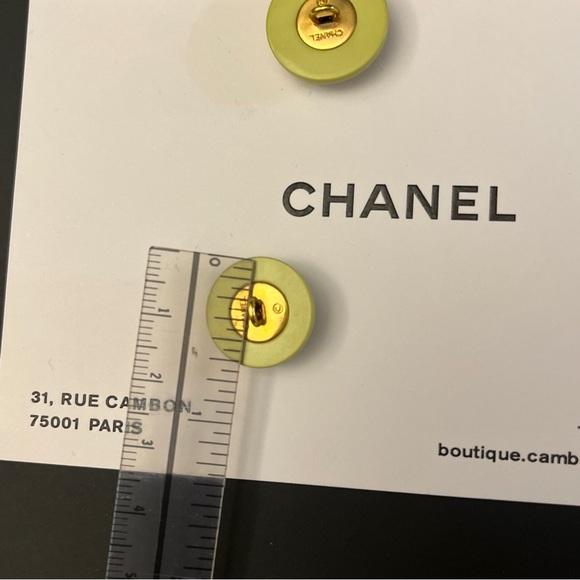 SOLD 💔 AUTHENTIC!! Lot Of 2 Chanel Vintage CC Buttons Green Gold 1990s R2 - Picture 8 of 9